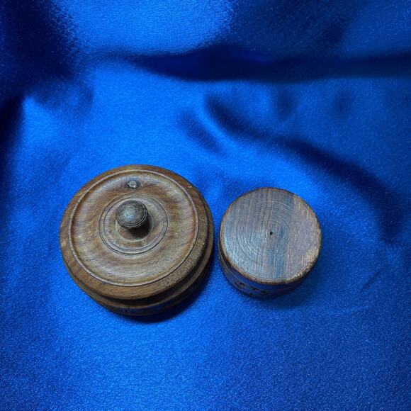 Two Vintage Hand Carved Round Wooden Trinket Boxes - Picture 5 of 6